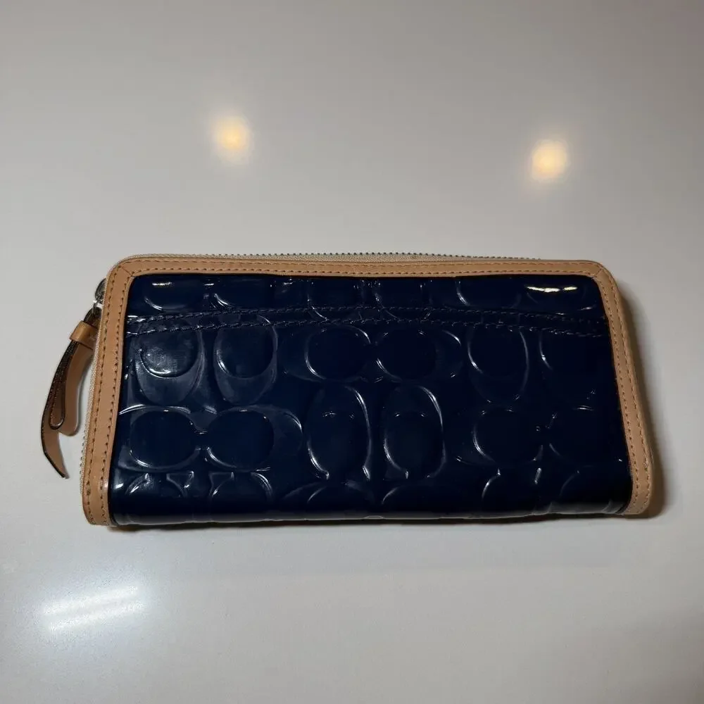 Coach Peyton Signature Wallet Embossed blue Tan Patent Leather Zip 8